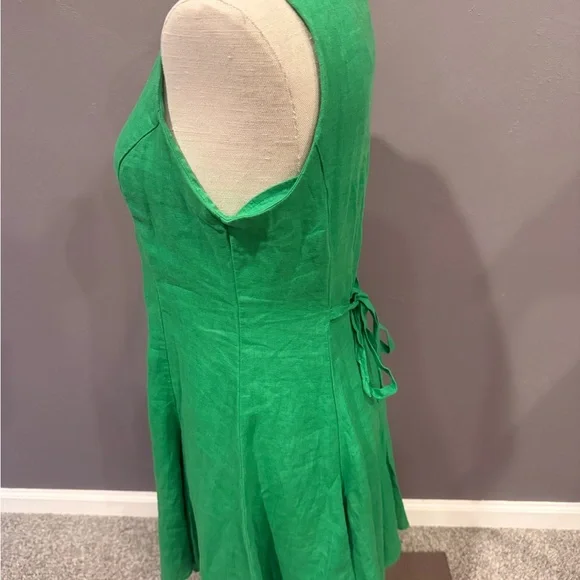 Elegant Green Sleeveless Dress - Picture 3 of 4